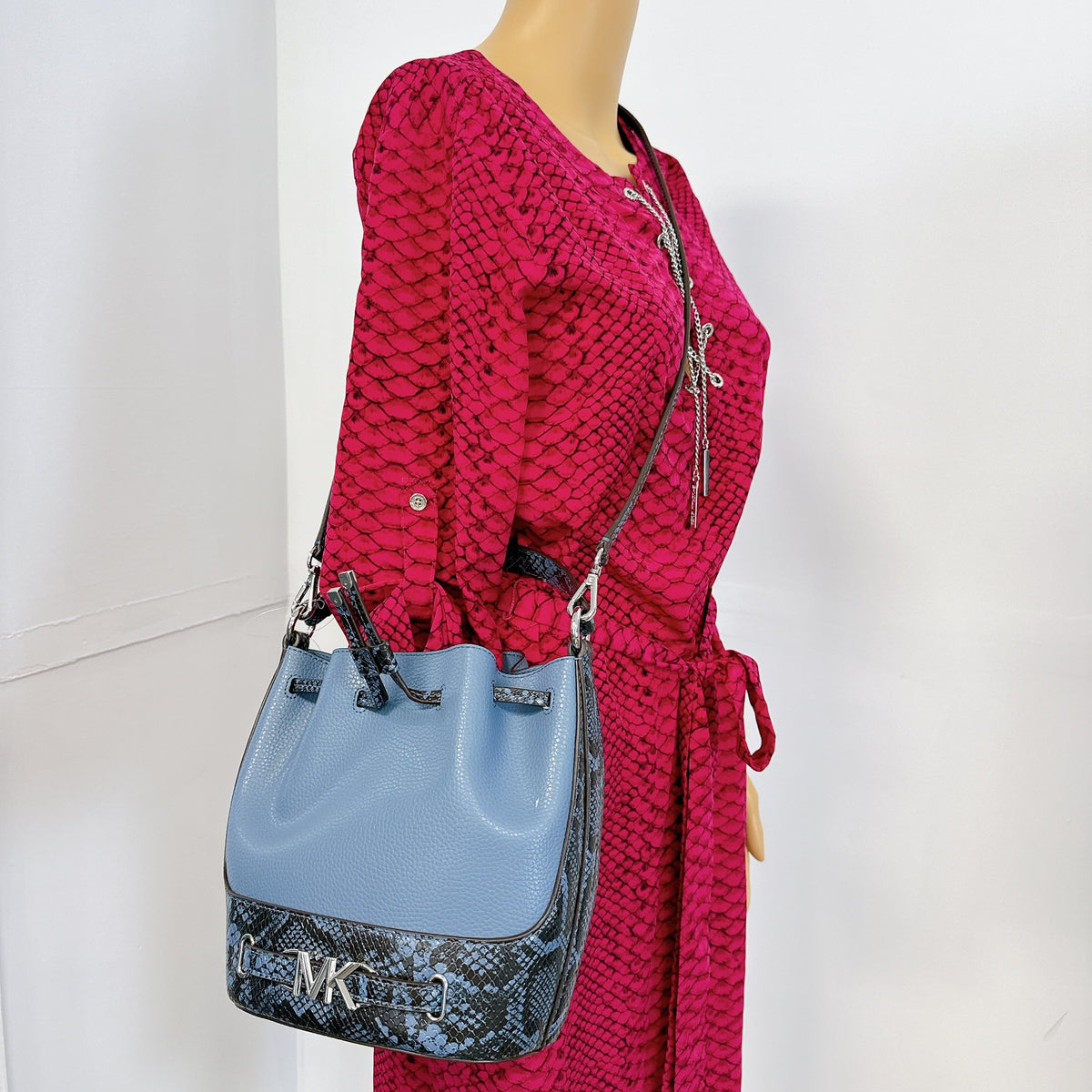 Leather Reed Kors 35S4S6RM6U IN Messenger DENIM Bucket Michael Medium Crossbody Belted